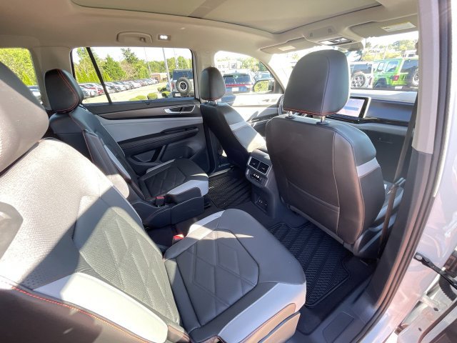 Used 2024 Volkswagen Atlas Peak Edition SEL AWD/4WD image 34