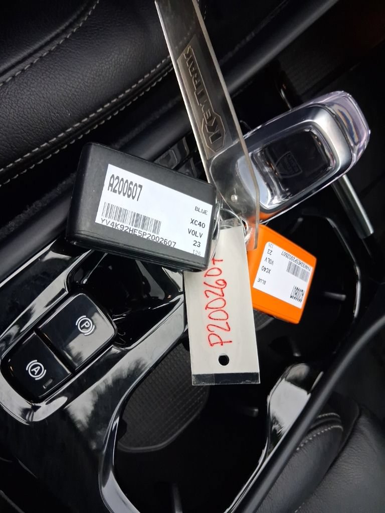 Used 2023 Volvo XC40 B4 Plus w/ Driver Assist Package FWD image 25