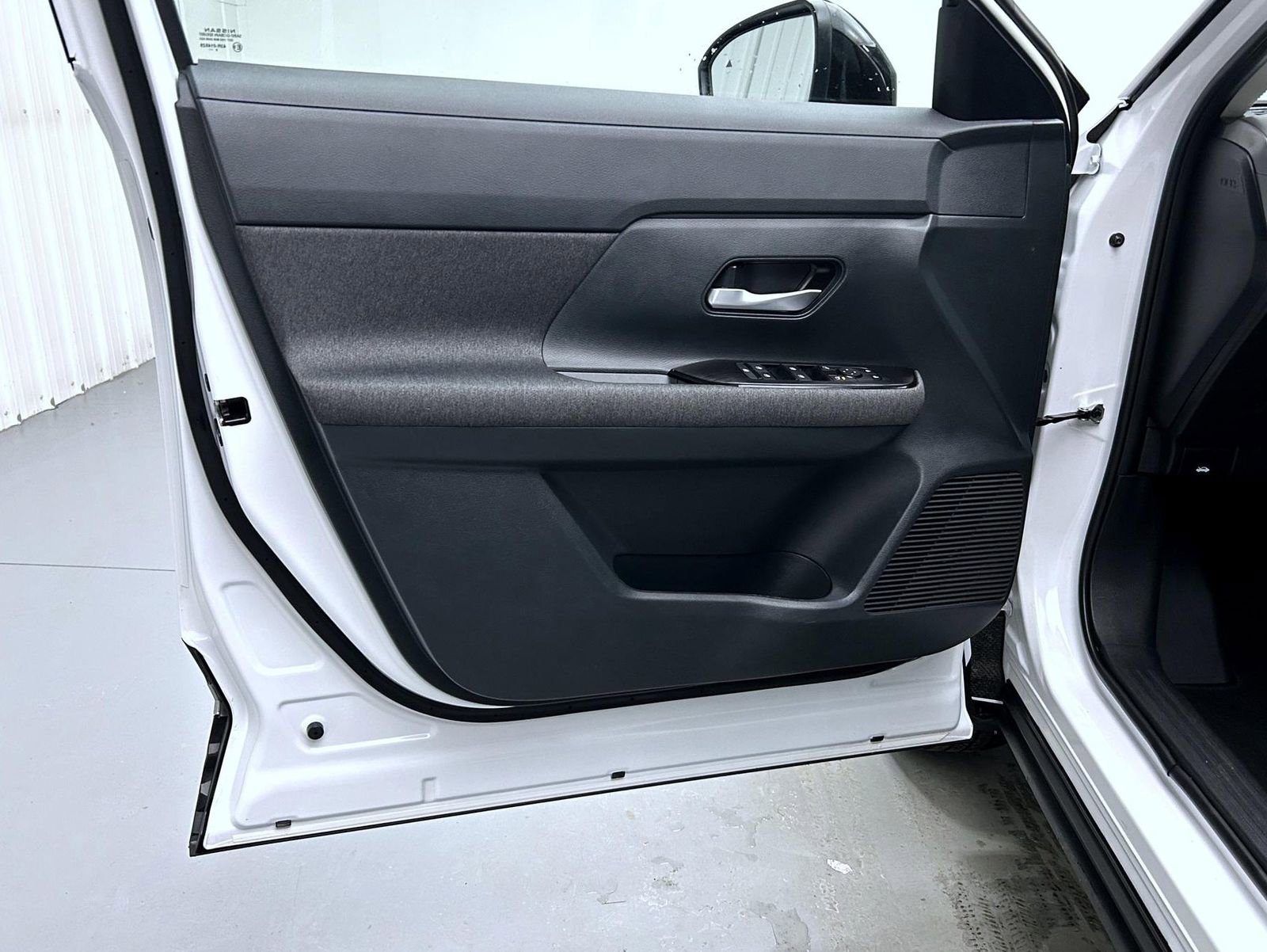 Used 2025 Nissan Kicks SV image 9