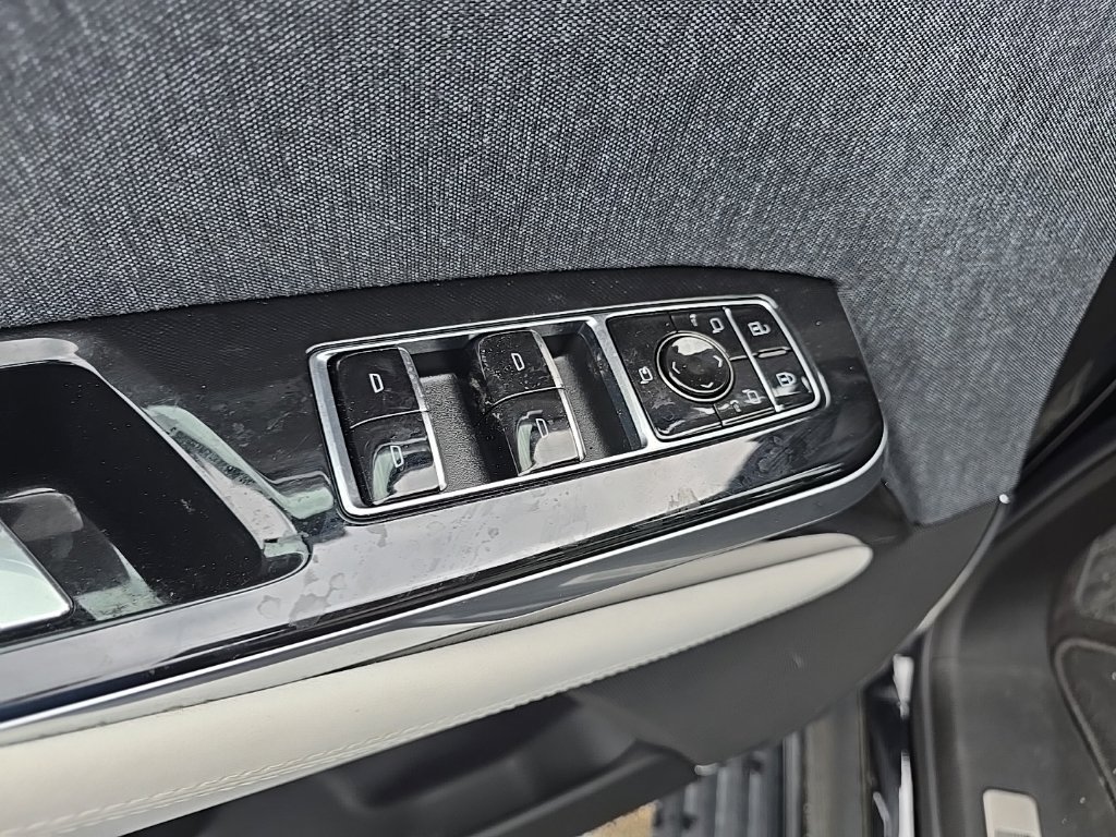 Used 2026 Cadillac Escalade ESV Platinum Sport w/ LPO, Floor Liner Package AWD/4WD image 11