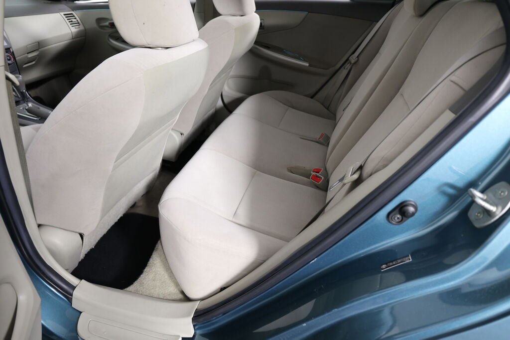 Used 2010 Toyota Corolla LE FWD image 17