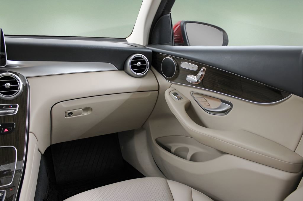 Used 2019 Mercedes-Benz GLC 300 4MATIC image 17