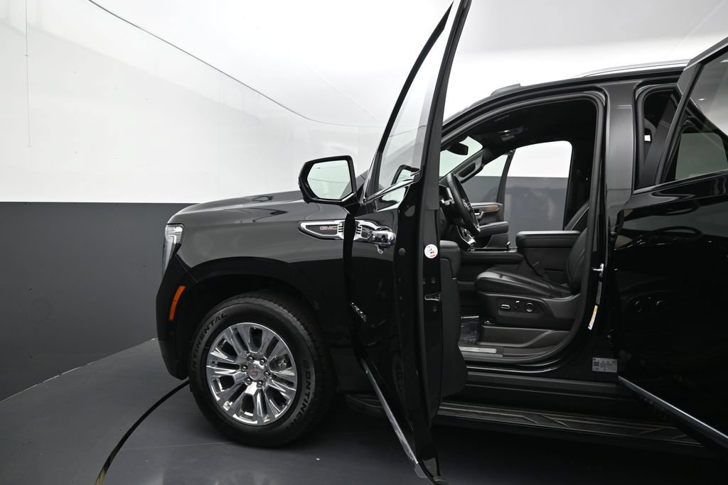 Used 2025 GMC Yukon Denali AWD/4WD image 13