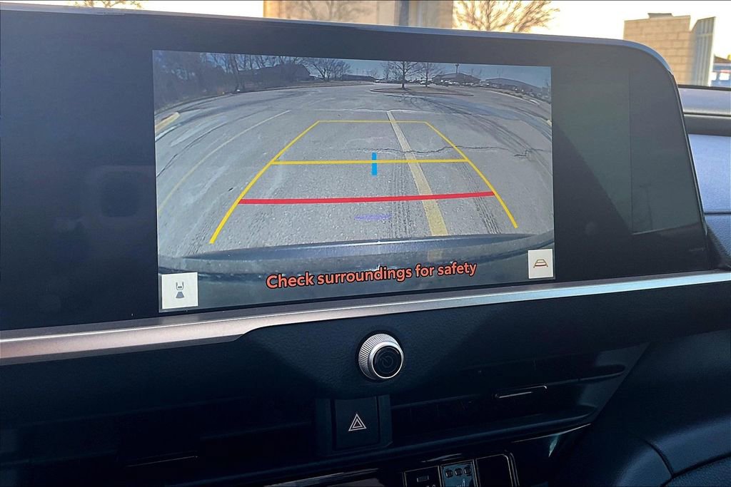 Used 2023 Toyota Crown XLE image 21