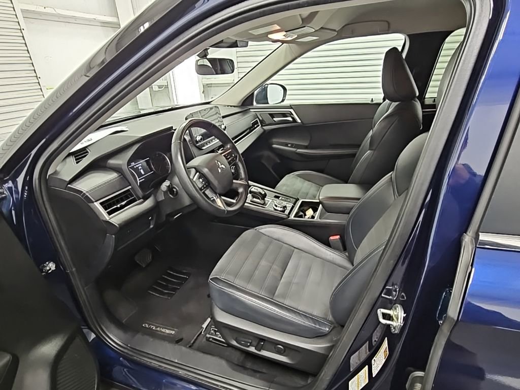Used 2024 Mitsubishi Outlander SE image 11