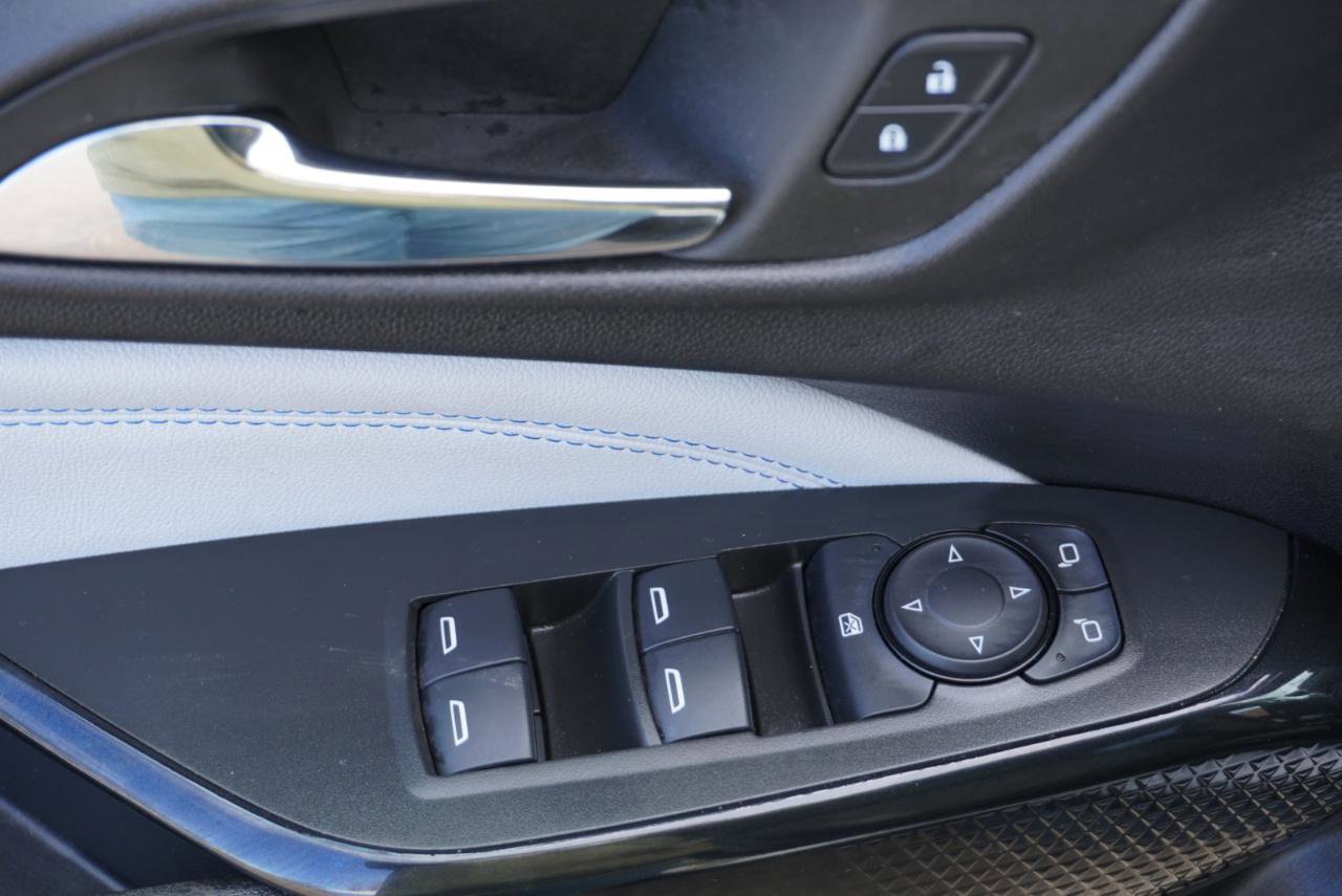 Used 2025 Chevrolet Trax LT w/ LT Convenience Package image 9