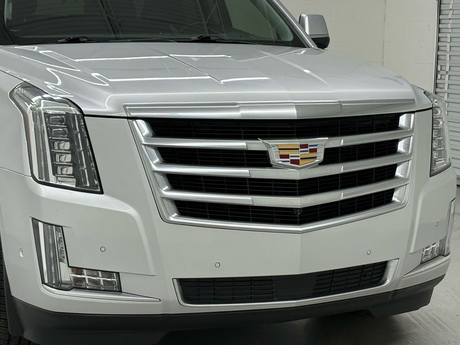 Used 2018 Cadillac Escalade Premium Luxury RWD image 41