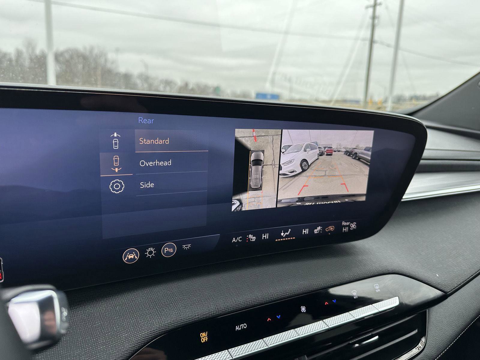 Used 2025 Buick Enclave Preferred image 31