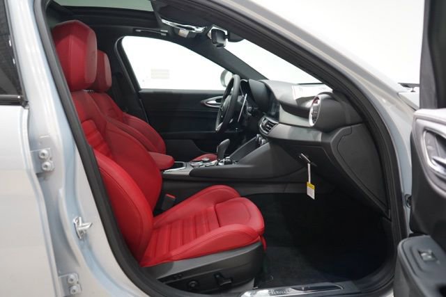 New 2025 Alfa Romeo Giulia AWD w/ Driving Assist Package image 34