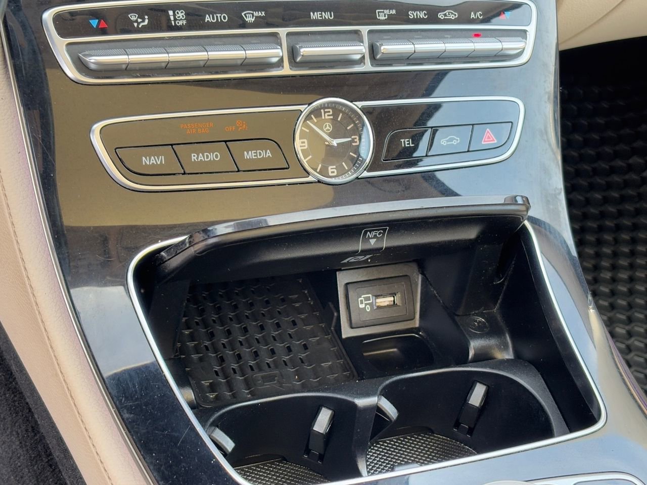 Used 2017 Mercedes-Benz E 400 4MATIC Wagon image 26