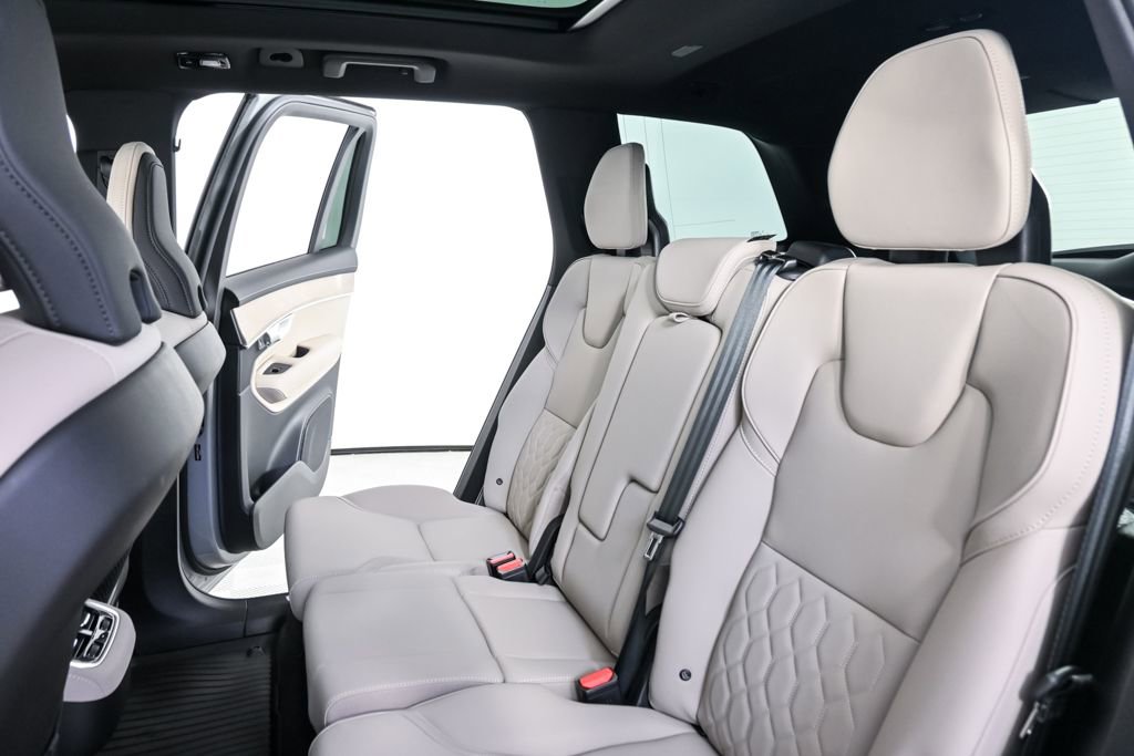 Certified 2026 Volvo XC90 B6 Plus w/ Protection Package Premier image 23
