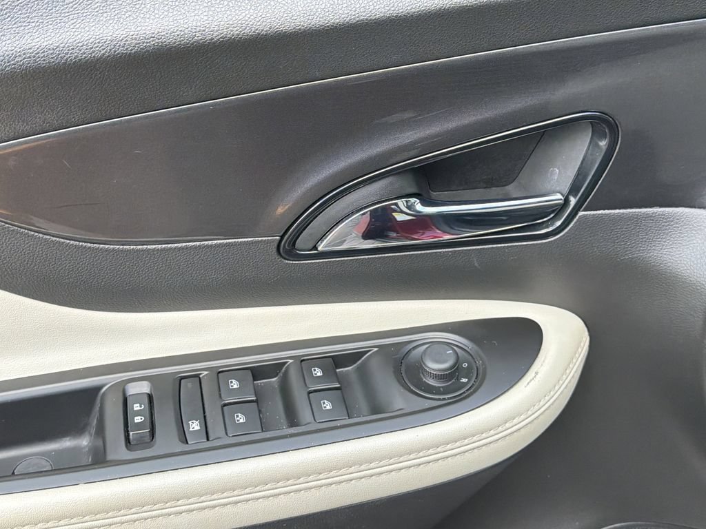 Used 2021 Buick Encore Preferred AWD/4WD image 18