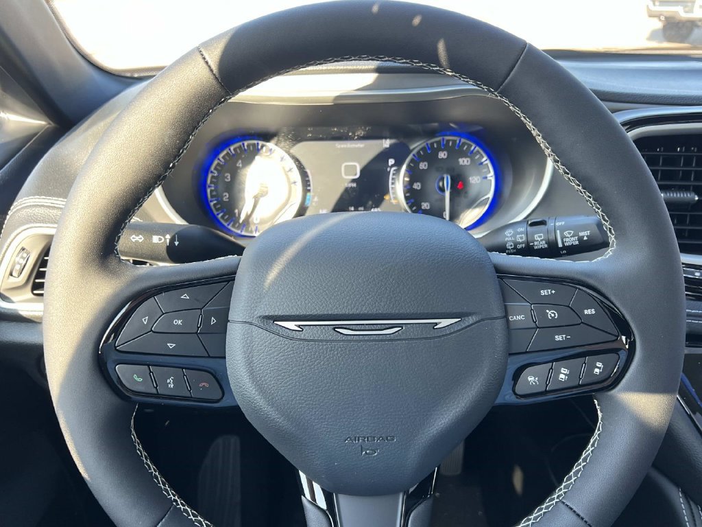 New 2027 Chrysler Pacifica Limited AWD/4WD image 22