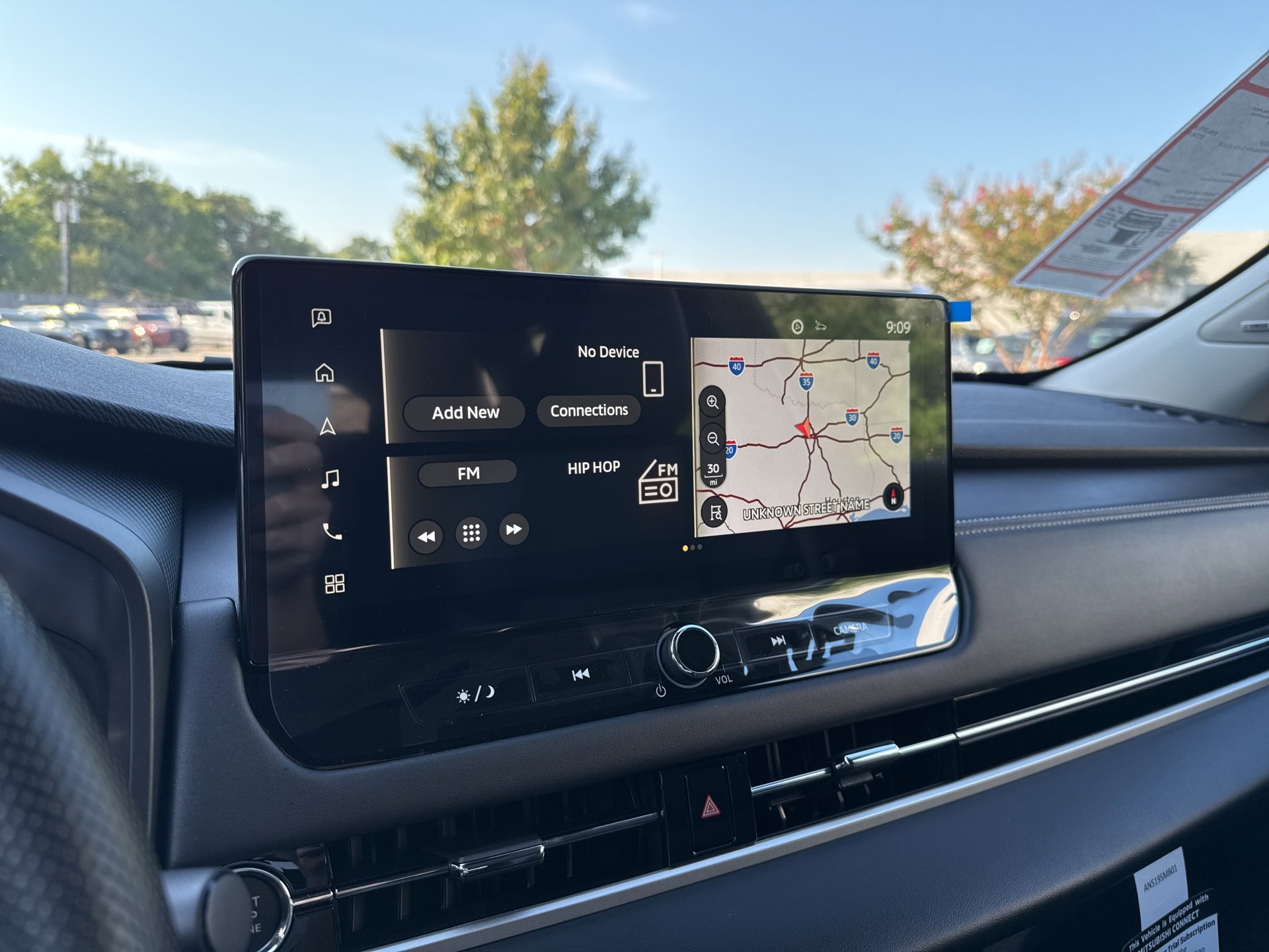 New 2025 Mitsubishi Outlander SE image 8