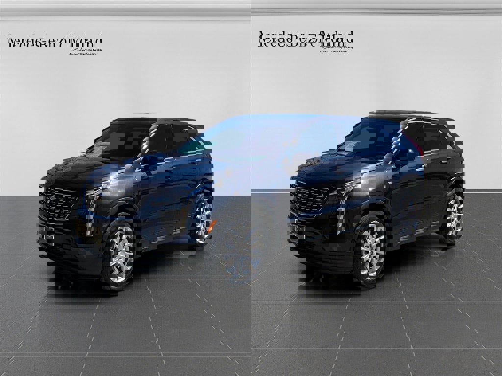 Used 2023 Cadillac XT4 Luxury w/ Cold Weather Package image 3