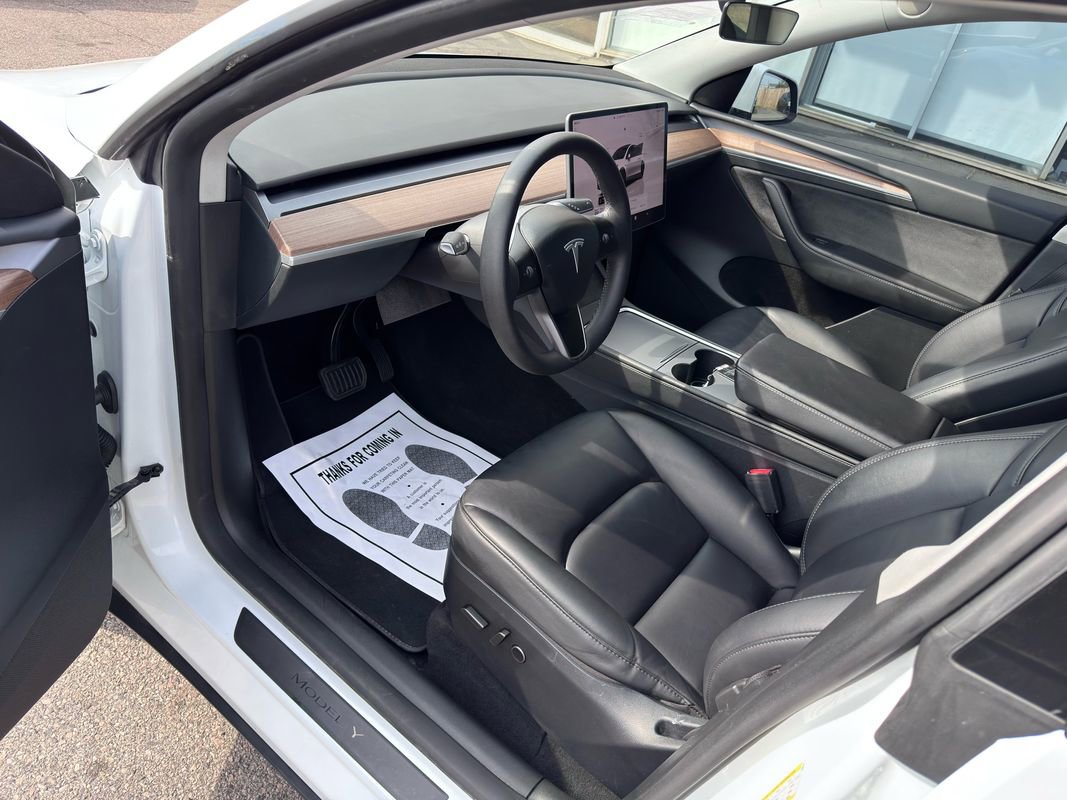 Used 2024 Tesla Model Y 2WD image 12
