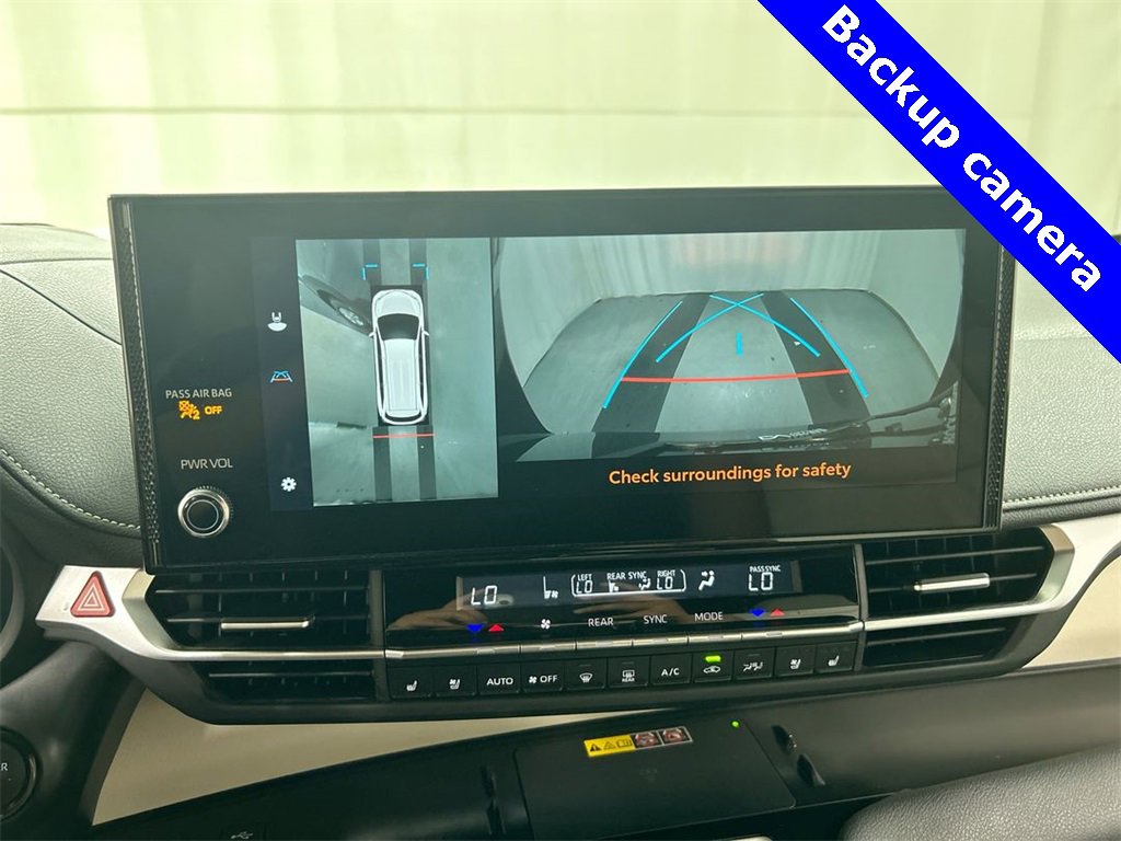 Used 2025 Toyota Sienna Platinum image 22