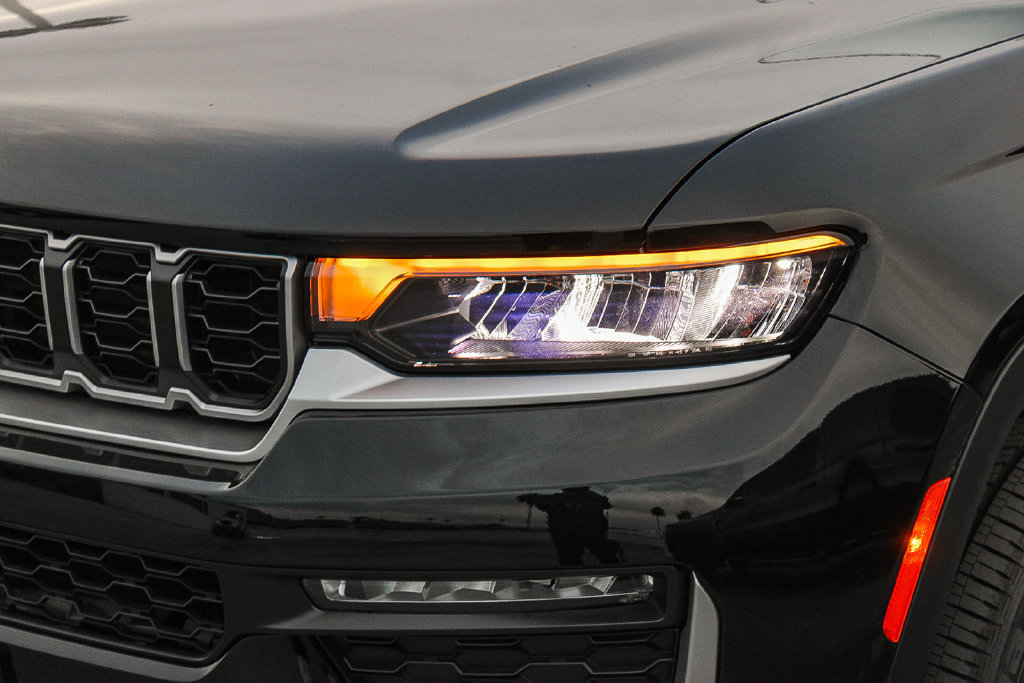 New 2027 Jeep Grand Cherokee Limited RWD image 5