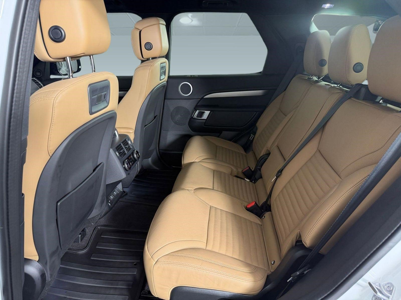 Used 2025 Land Rover Discovery Dynamic SE AWD/4WD image 13
