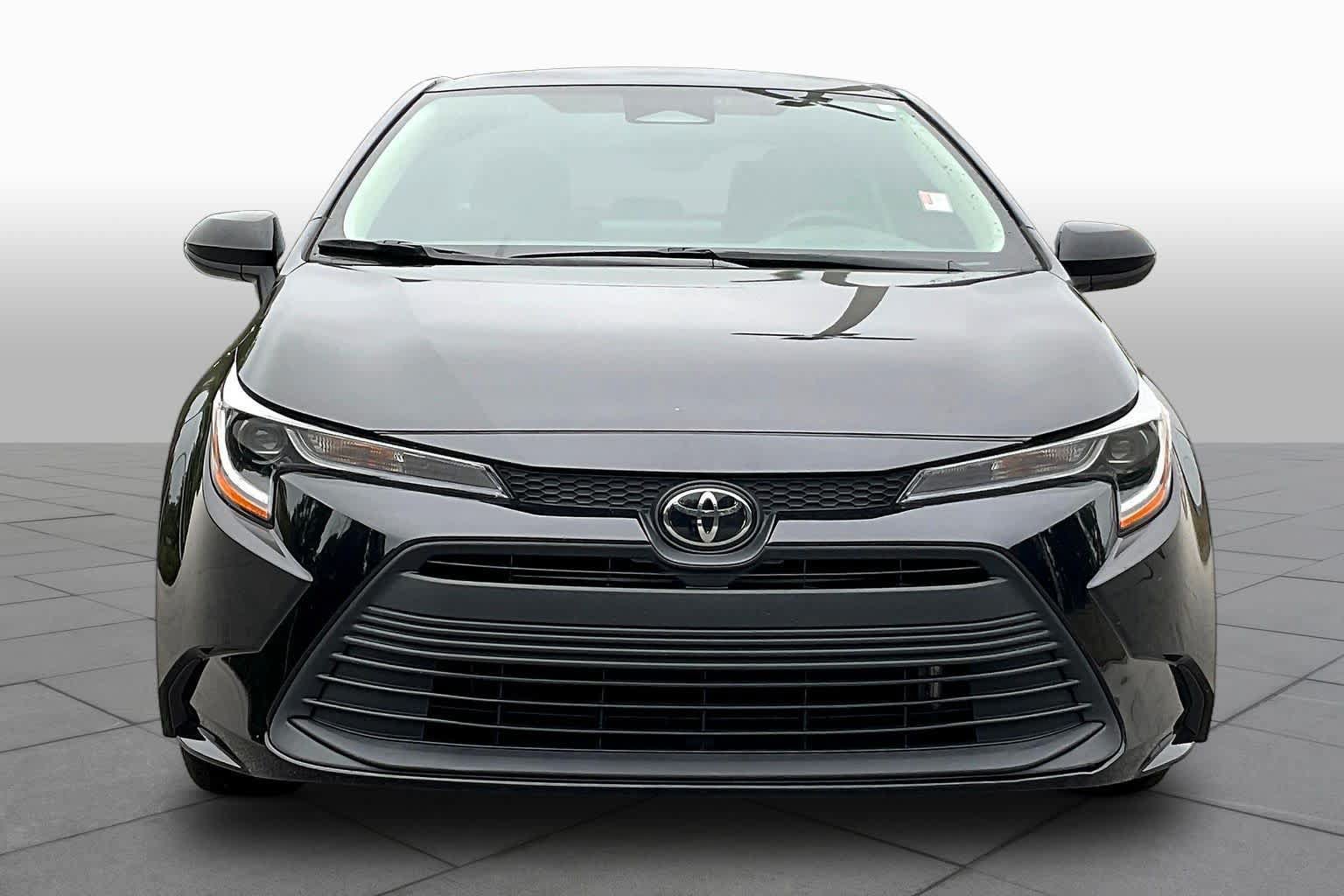 Used 2024 Toyota Corolla LE FWD image 4