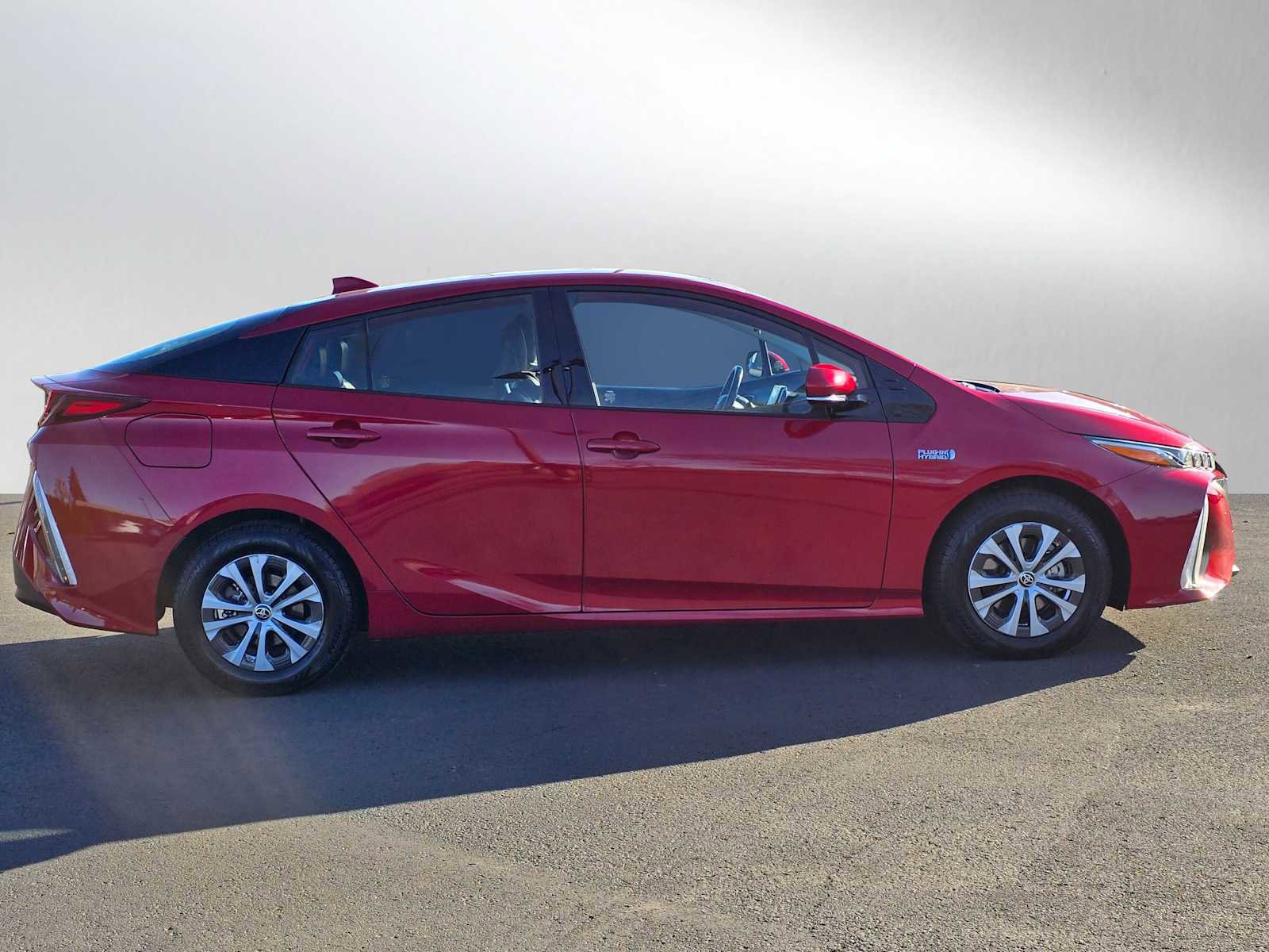 Used 2020 Toyota Prius Prime XLE image 2