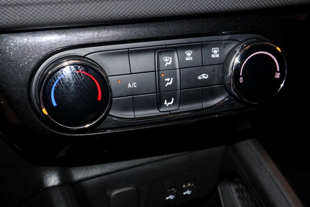 Used 2025 Chevrolet TrailBlazer LT AWD/4WD image 32