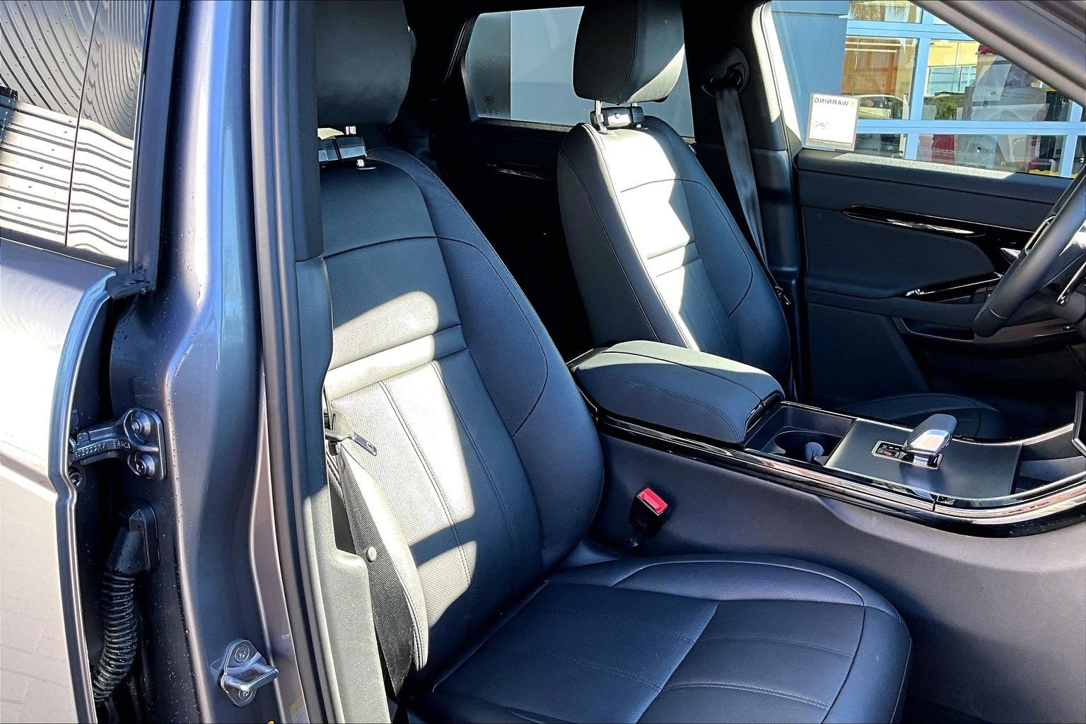 Used 2025 Land Rover Range Rover Evoque Dynamic SE image 7