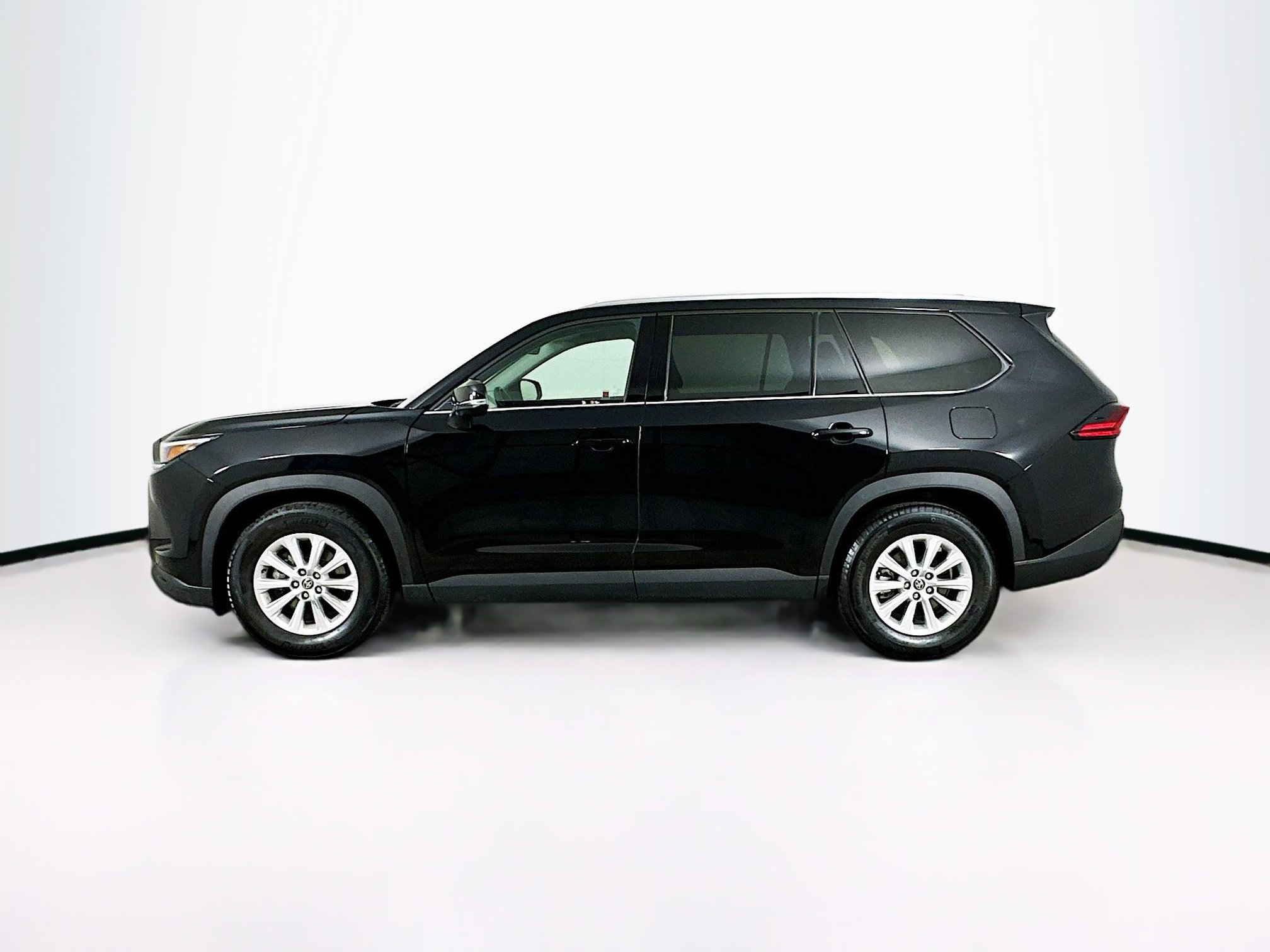 Used 2025 Toyota Grand Highlander AWD image 4