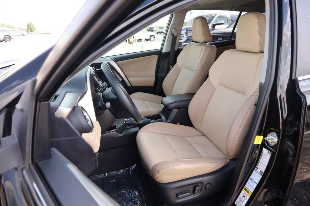 Used 2015 Toyota RAV4 Limited w/ Technology Package image 10