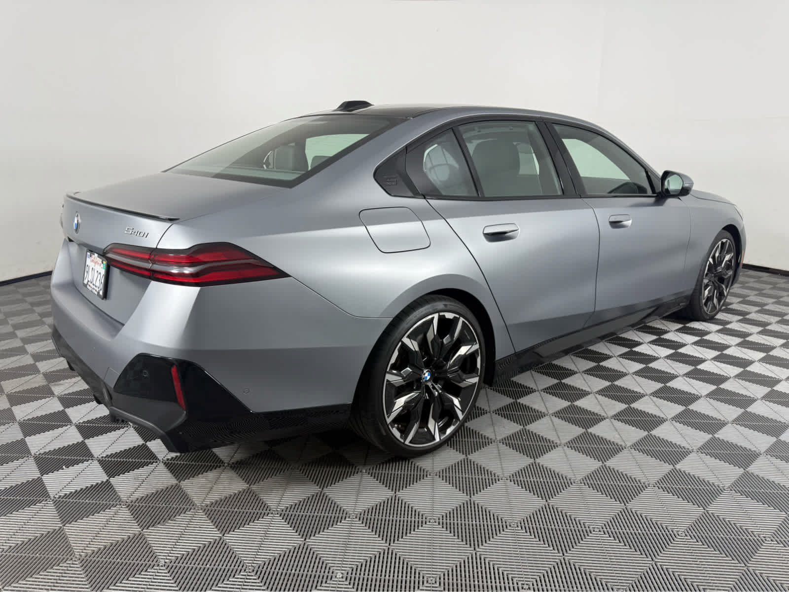 Used 2024 BMW 540i xDrive w/ Executive Package AWD/4WD image 3