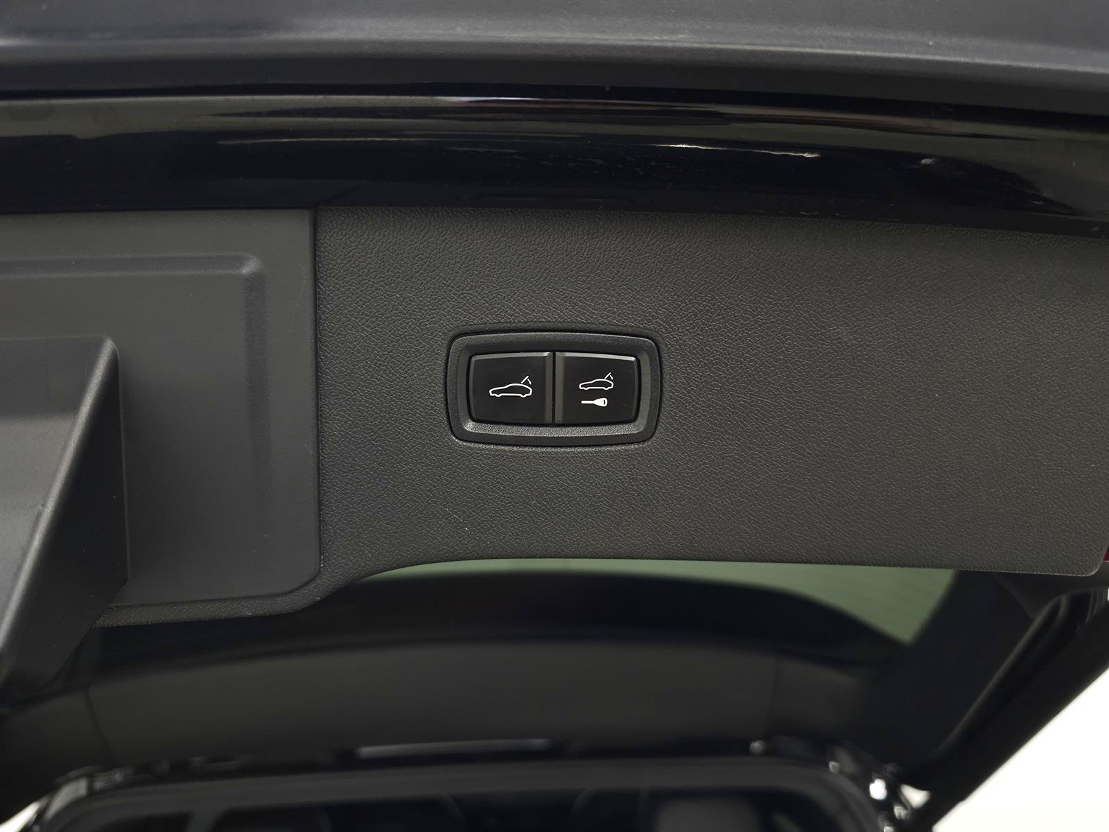 Used 2024 Porsche Cayenne AWD/4WD image 8