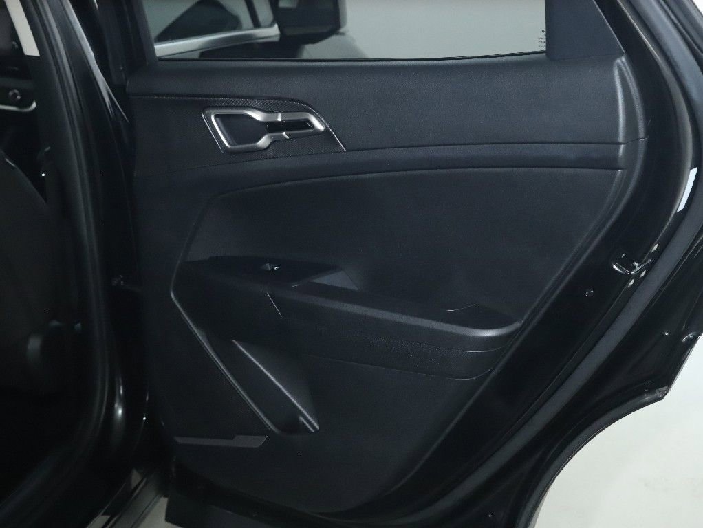 Used 2025 Kia Sportage LX AWD/4WD image 33