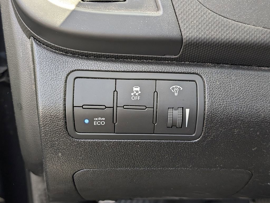 Used 2013 Hyundai Accent SE FWD image 26