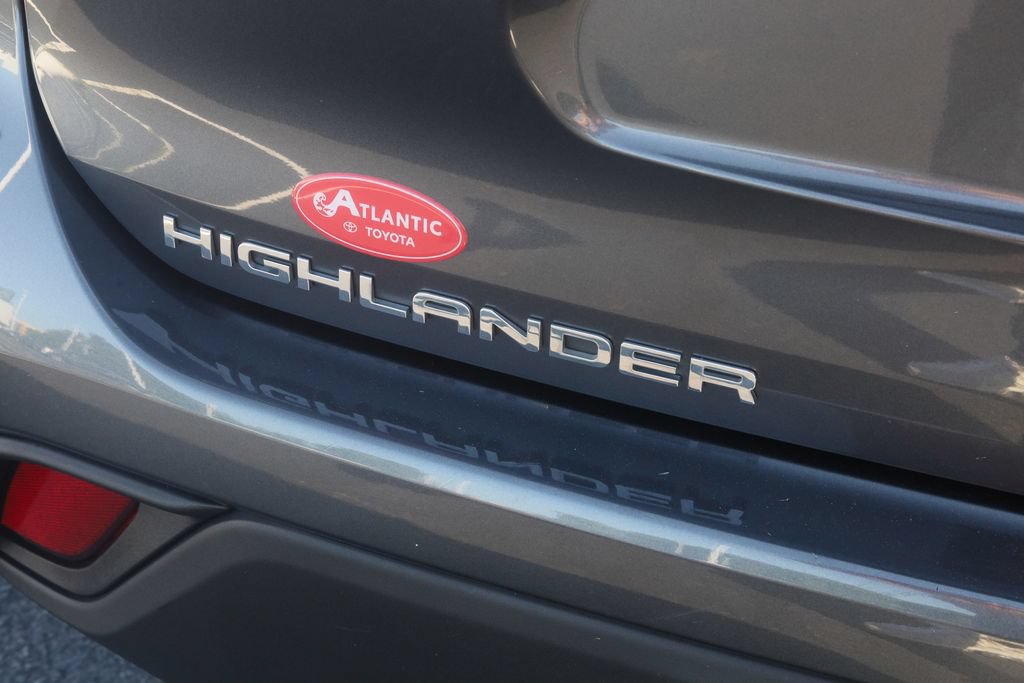 Used 2020 Toyota Highlander XLE AWD/4WD image 28