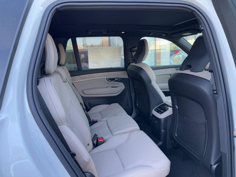 New 2026 Volvo XC90 T8 Plus w/ Protection Package Premier AWD/4WD image 5