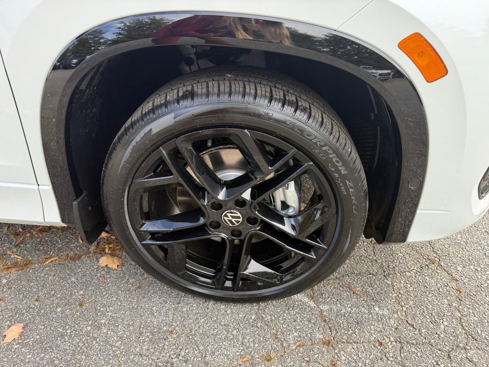 New 2026 Volkswagen Tiguan SE R-Line image 25