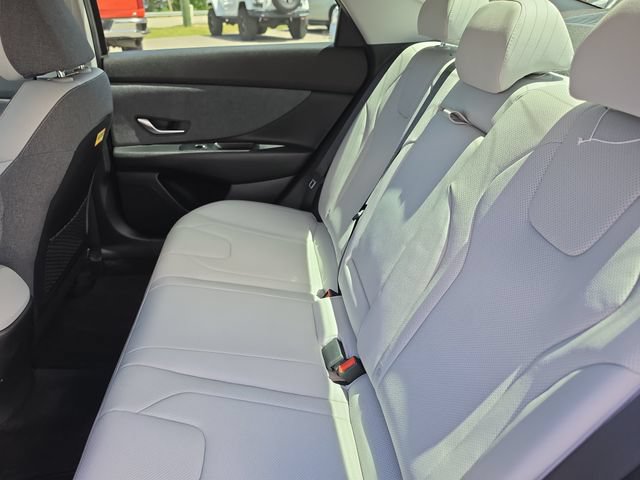 Used 2023 Hyundai Elantra Limited FWD image 12