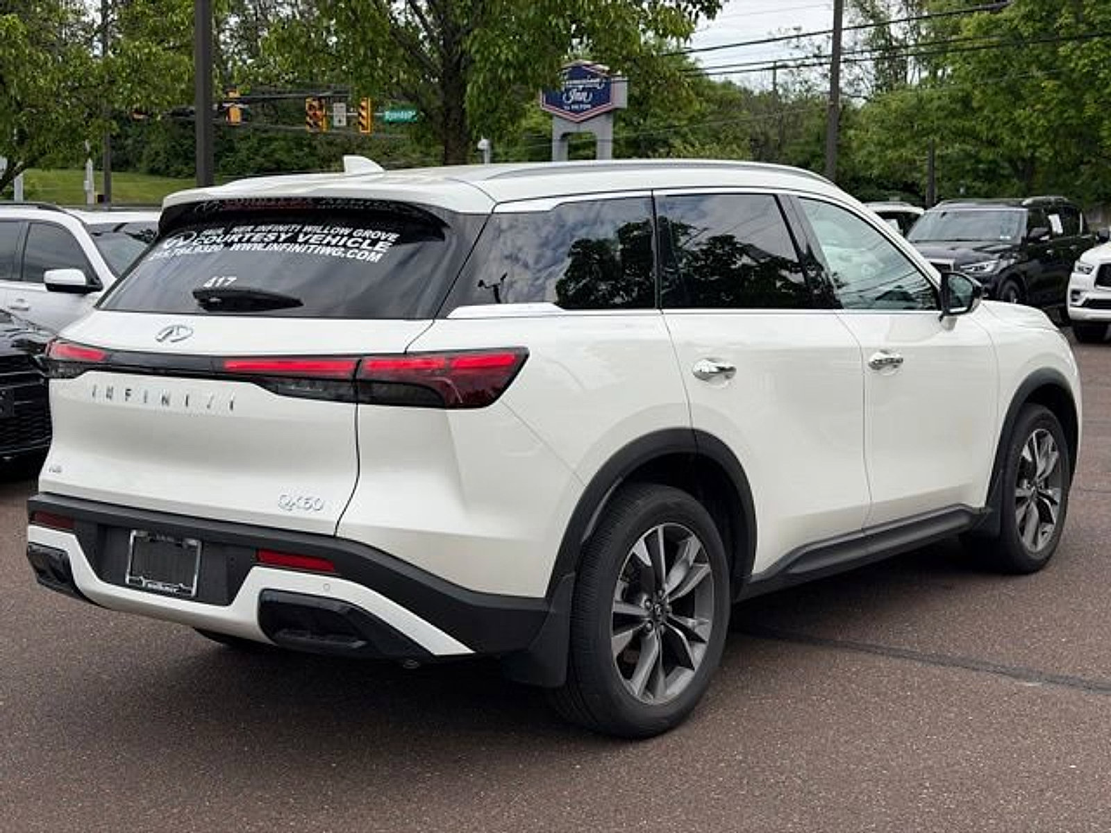 Certified 2025 INFINITI QX60 Luxe AWD/4WD image 4