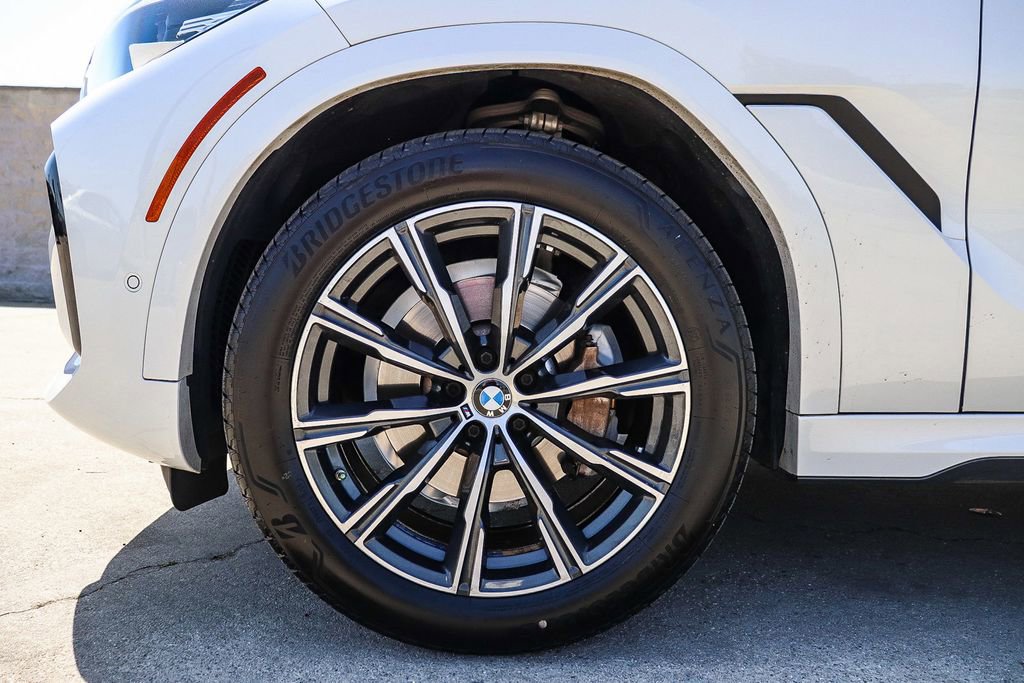 Used 2023 BMW X6 xDrive40i w/ M Sport Package AWD/4WD image 13