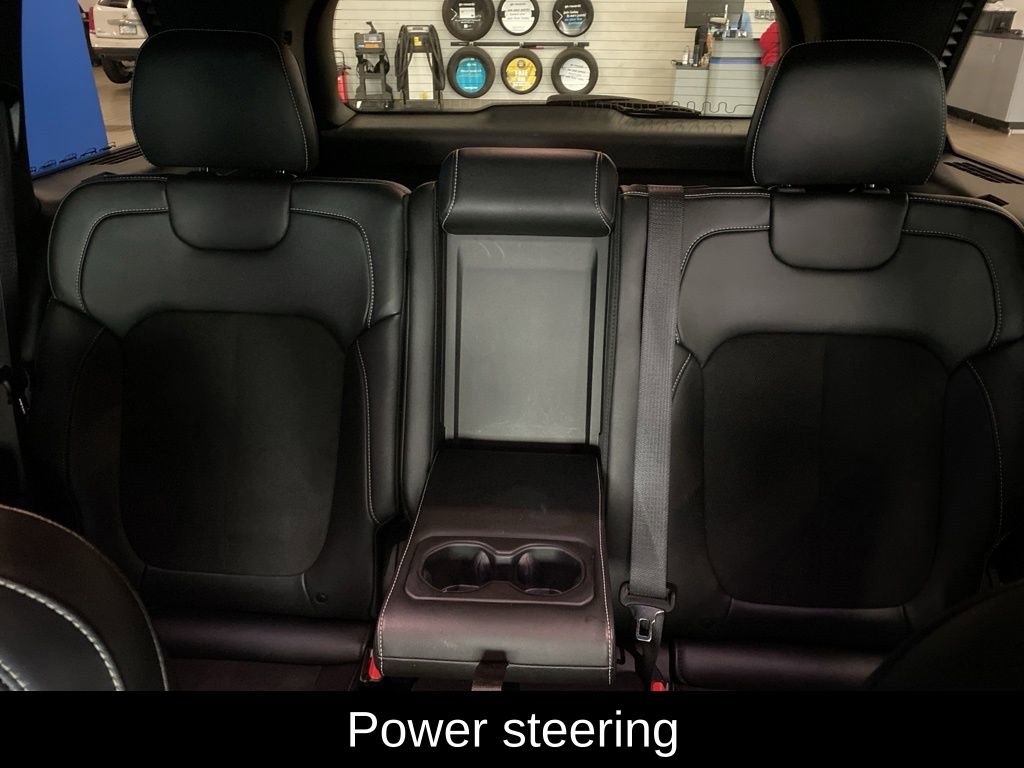 Used 2025 Jeep Grand Cherokee Altitude AWD/4WD image 13