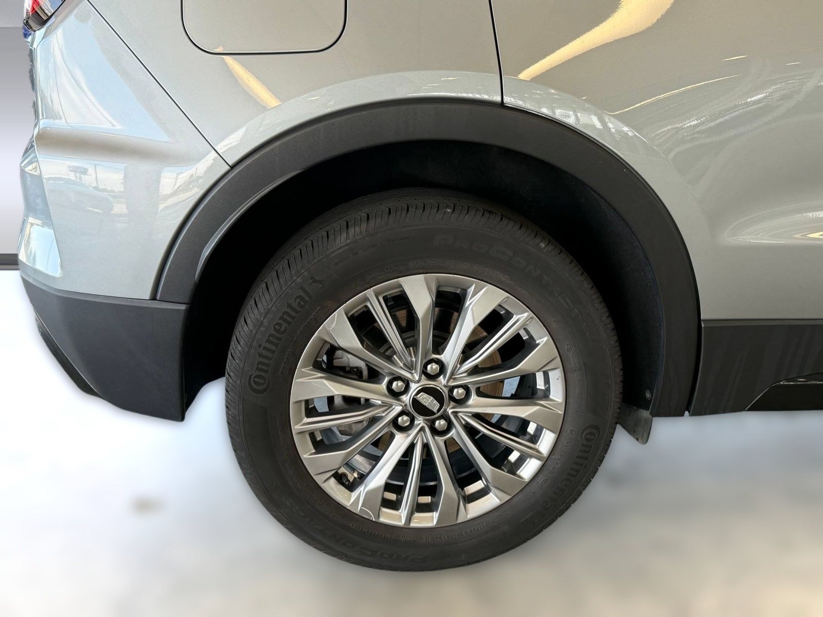 Used 2025 Cadillac XT4 Premium Luxury FWD image 13