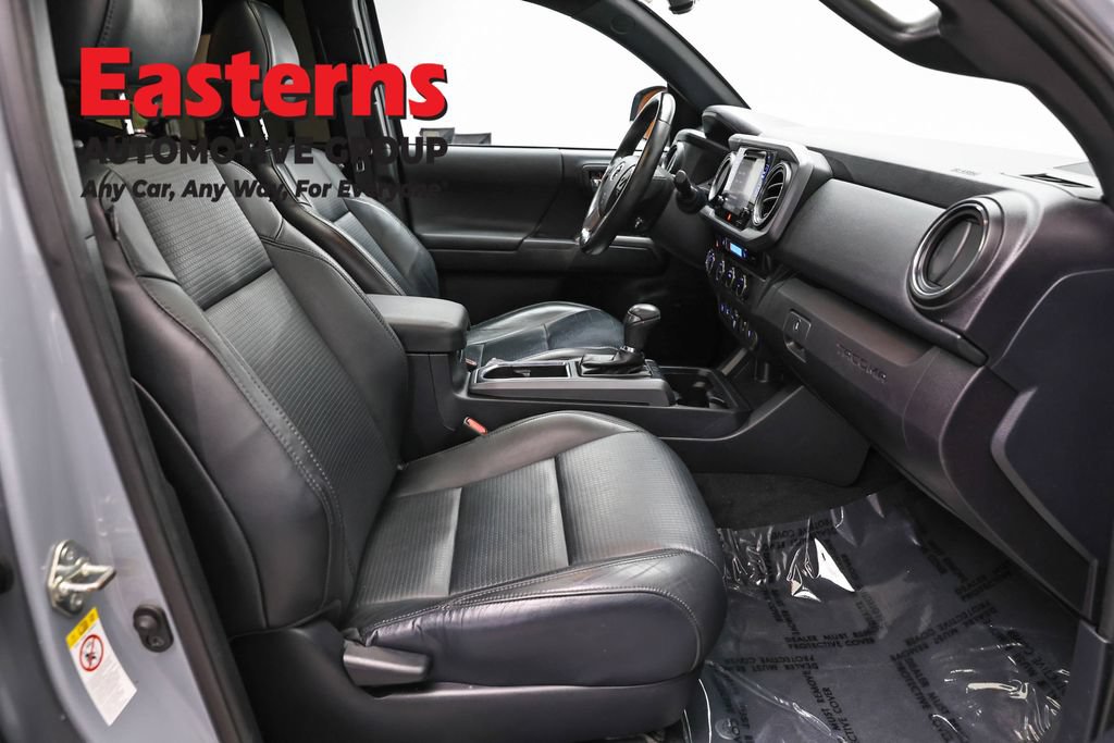 Used 2018 Toyota Tacoma TRD Sport AWD/4WD image 27