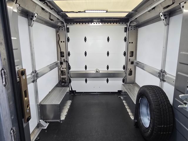 New 2025 Chevrolet Brightdrop 400 w/ Battery Pack, Max Range AWD/4WD image 18