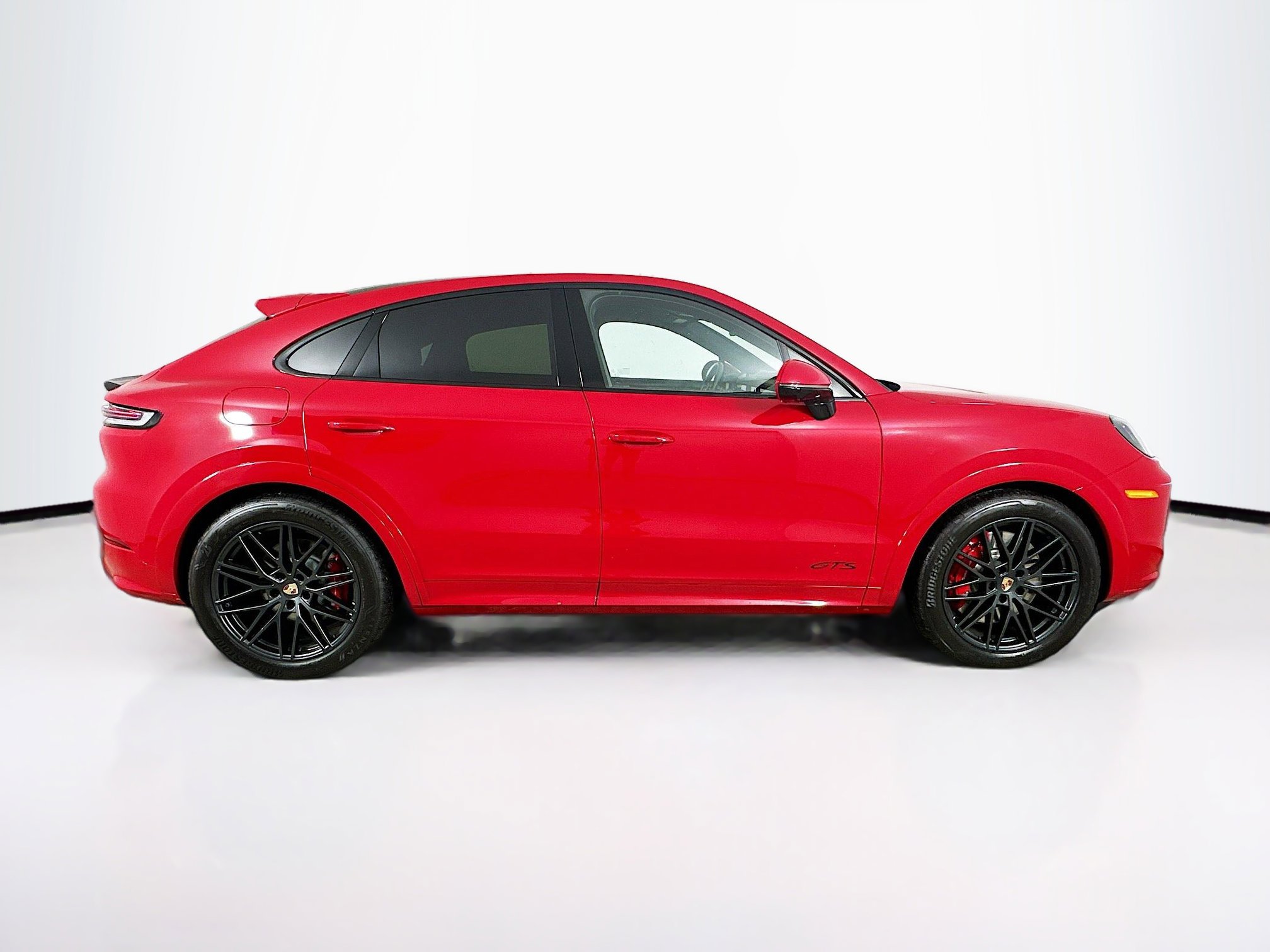 Used 2025 Porsche Cayenne GTS image 4