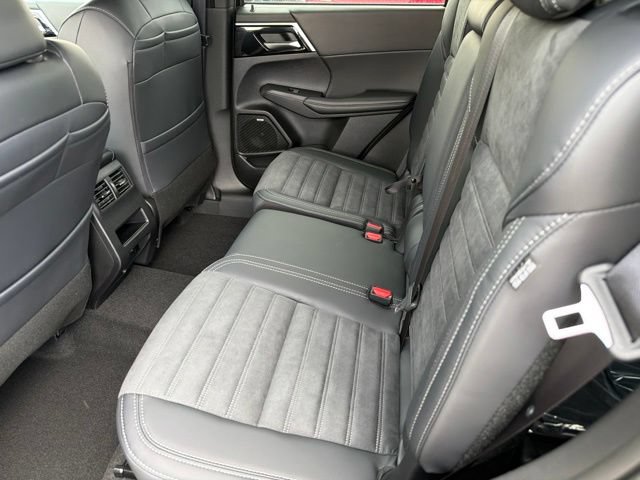 New 2026 Mitsubishi Outlander LE FWD image 14