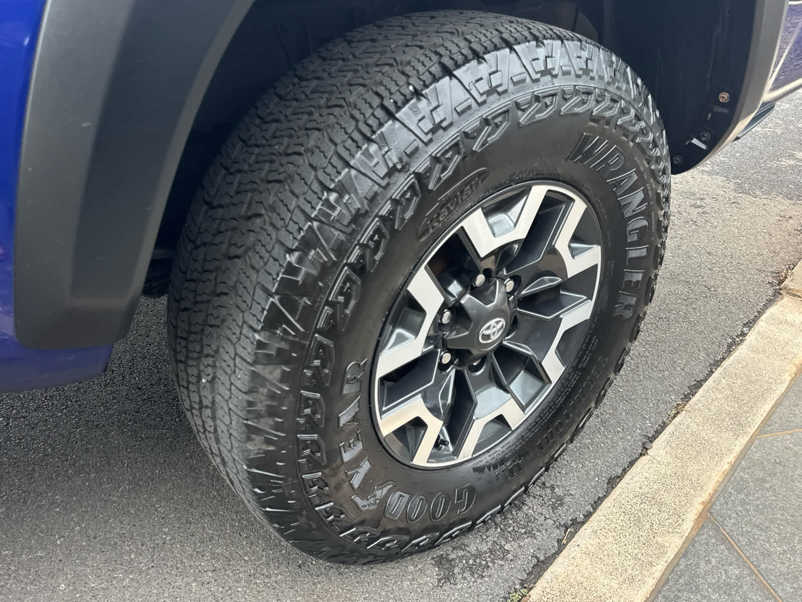 Used 2023 Toyota Tacoma TRD Off-Road AWD/4WD image 9