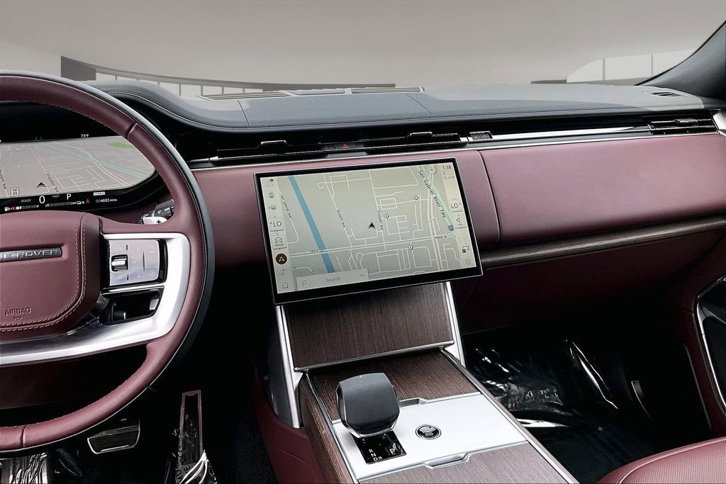 Used 2025 Land Rover Range Rover SE image 9