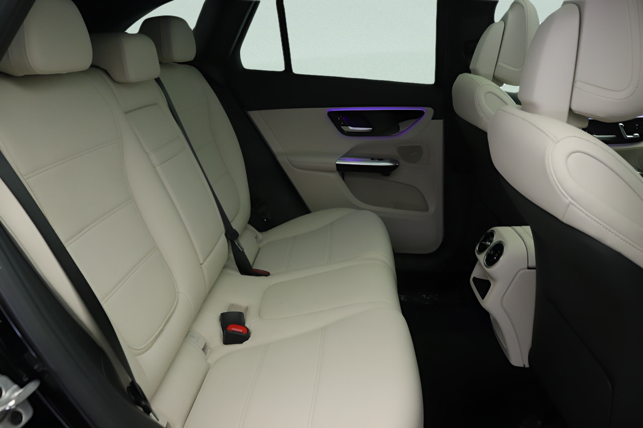 Used 2026 Mercedes-Benz GLC 300 image 29
