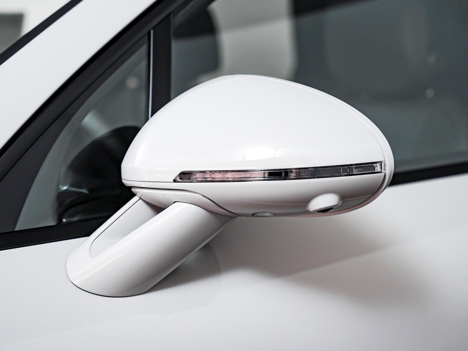 New 2026 Porsche Macan image 27