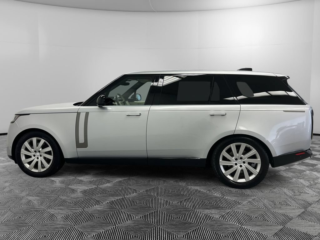 Used 2024 Land Rover Range Rover Long Wheelbase SE AWD/4WD image 2